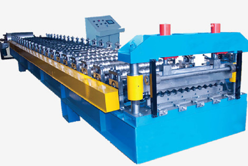 Corrugated roof forming machine