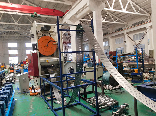 Argentina Cable Tray forming machine(图2)