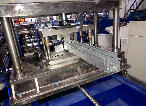 Russia Cable Tray forming machine(图2)